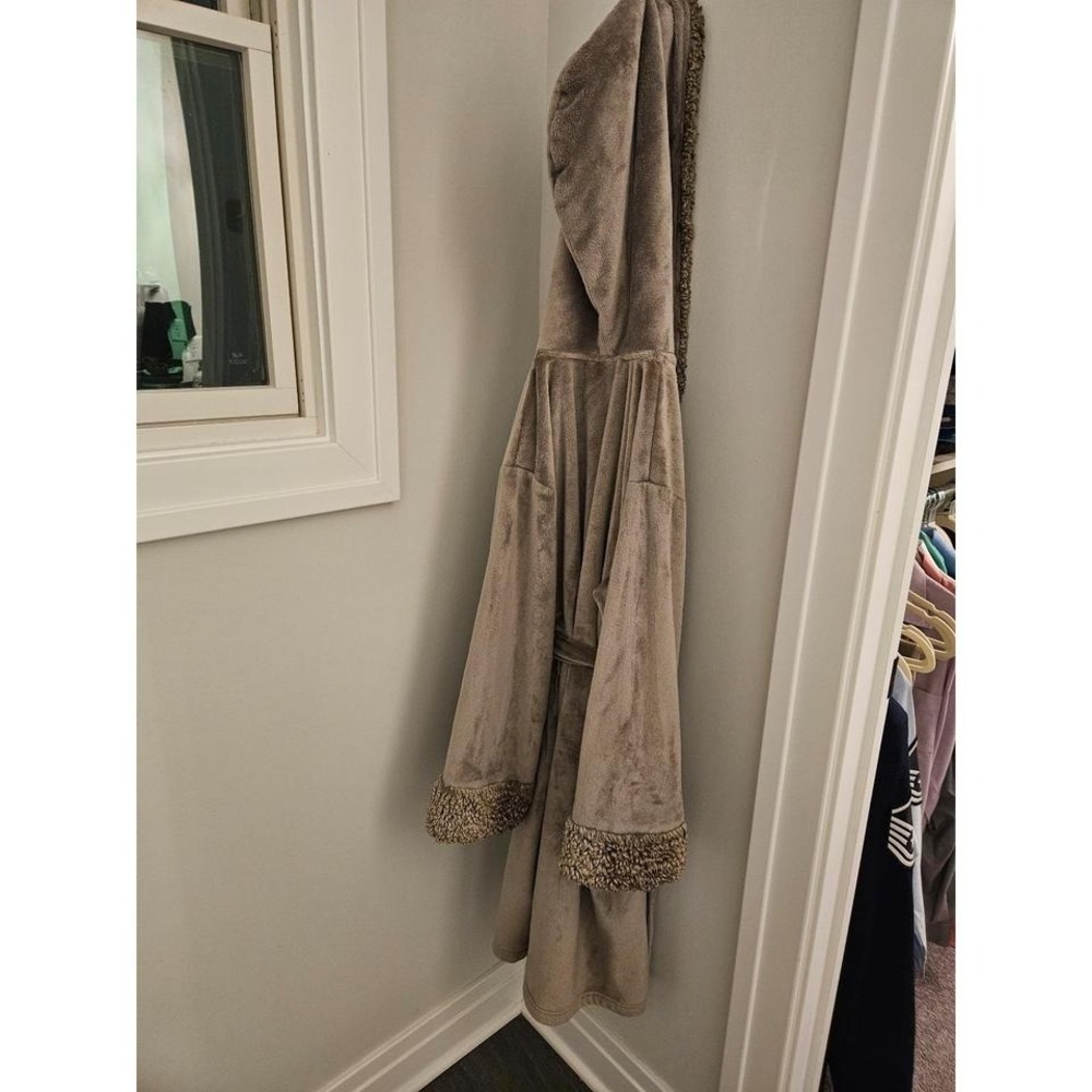 Pottery barn robe size‎ small